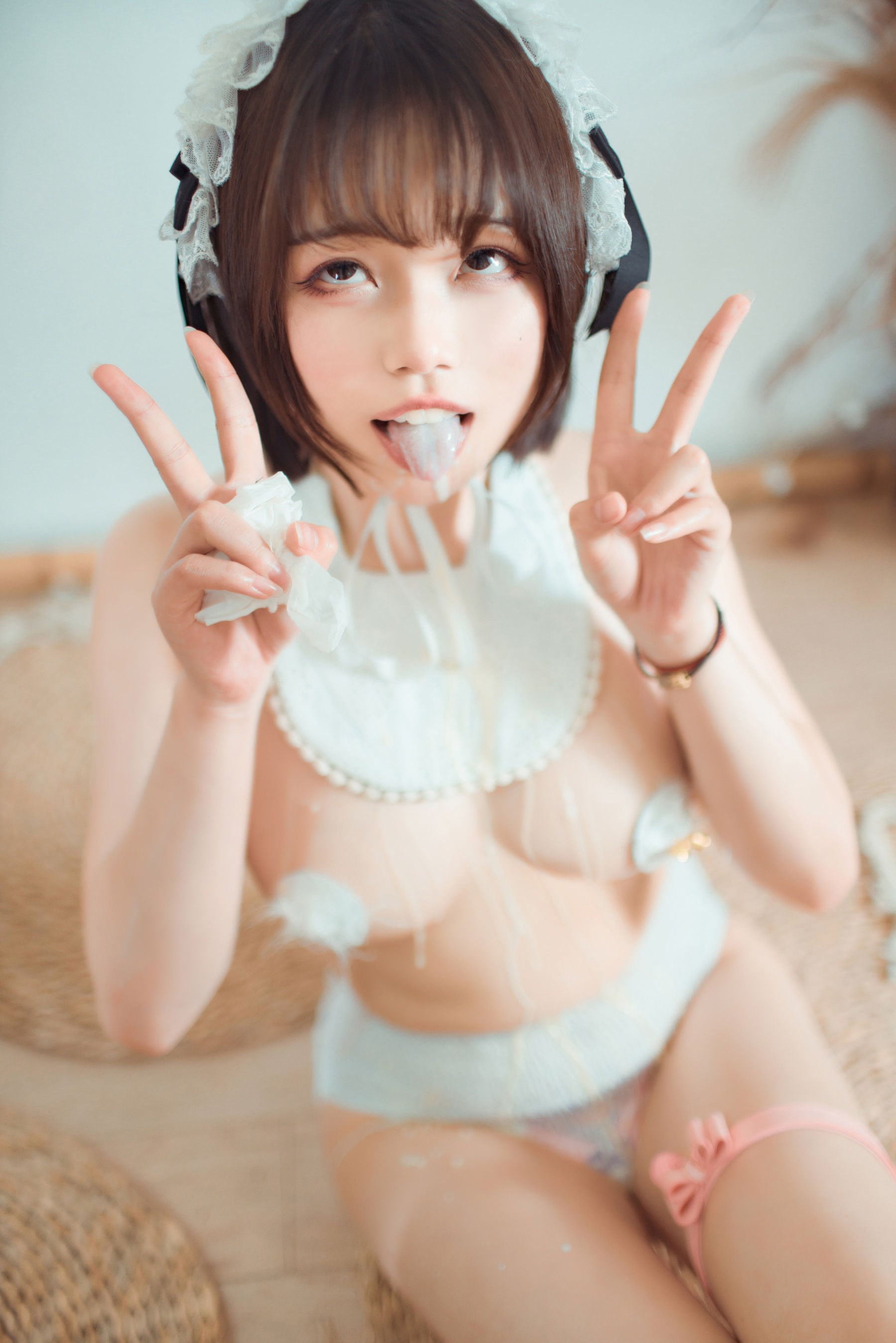 [网红COSER写真] 七月喵子 – 巨婴 套图