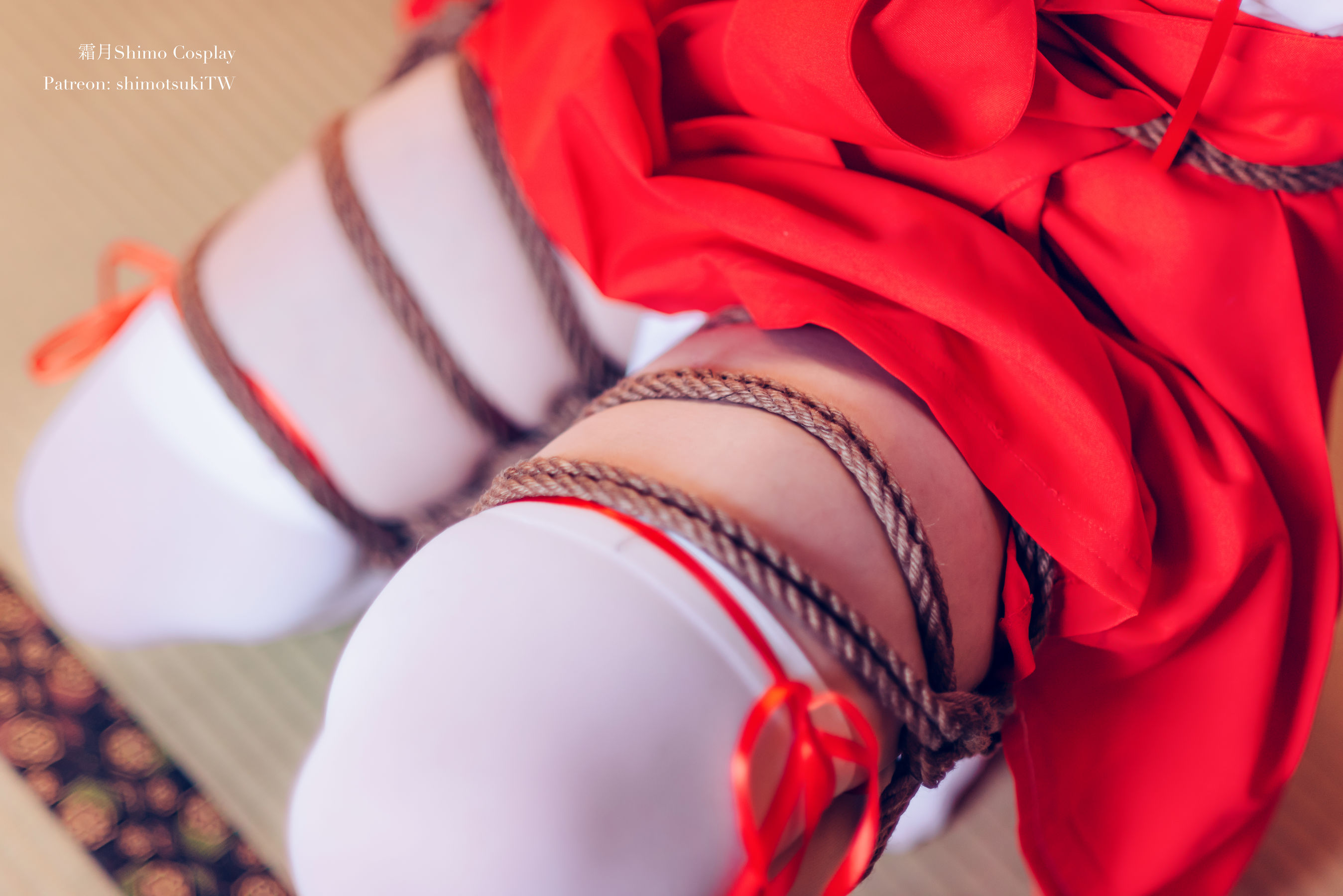 [网红COSER写真] 微博妹纸霜月shimo - 巫女捆绑 套图2