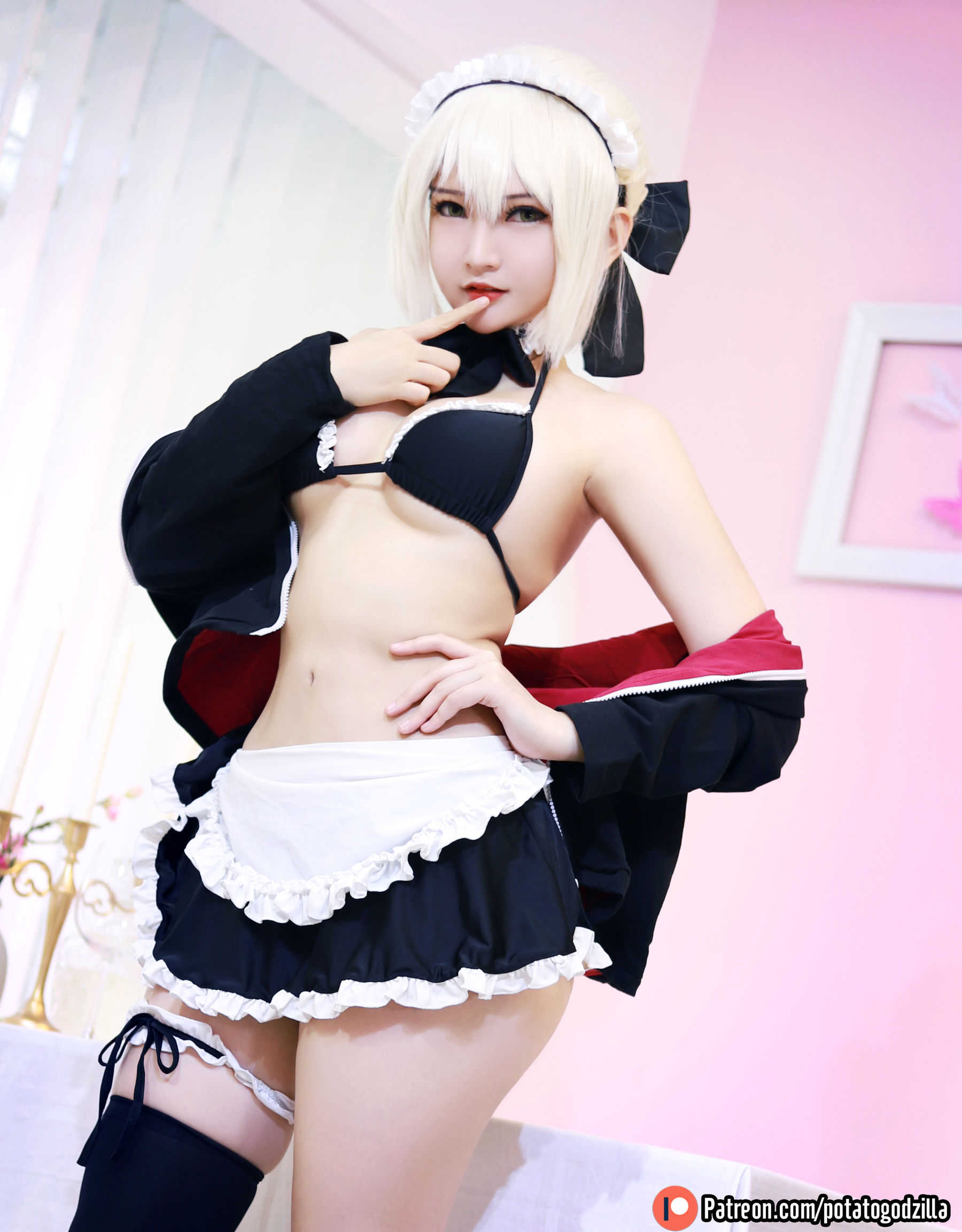 Coser小姐姐Potato Godzilla - Saber Alter Maid 套图8