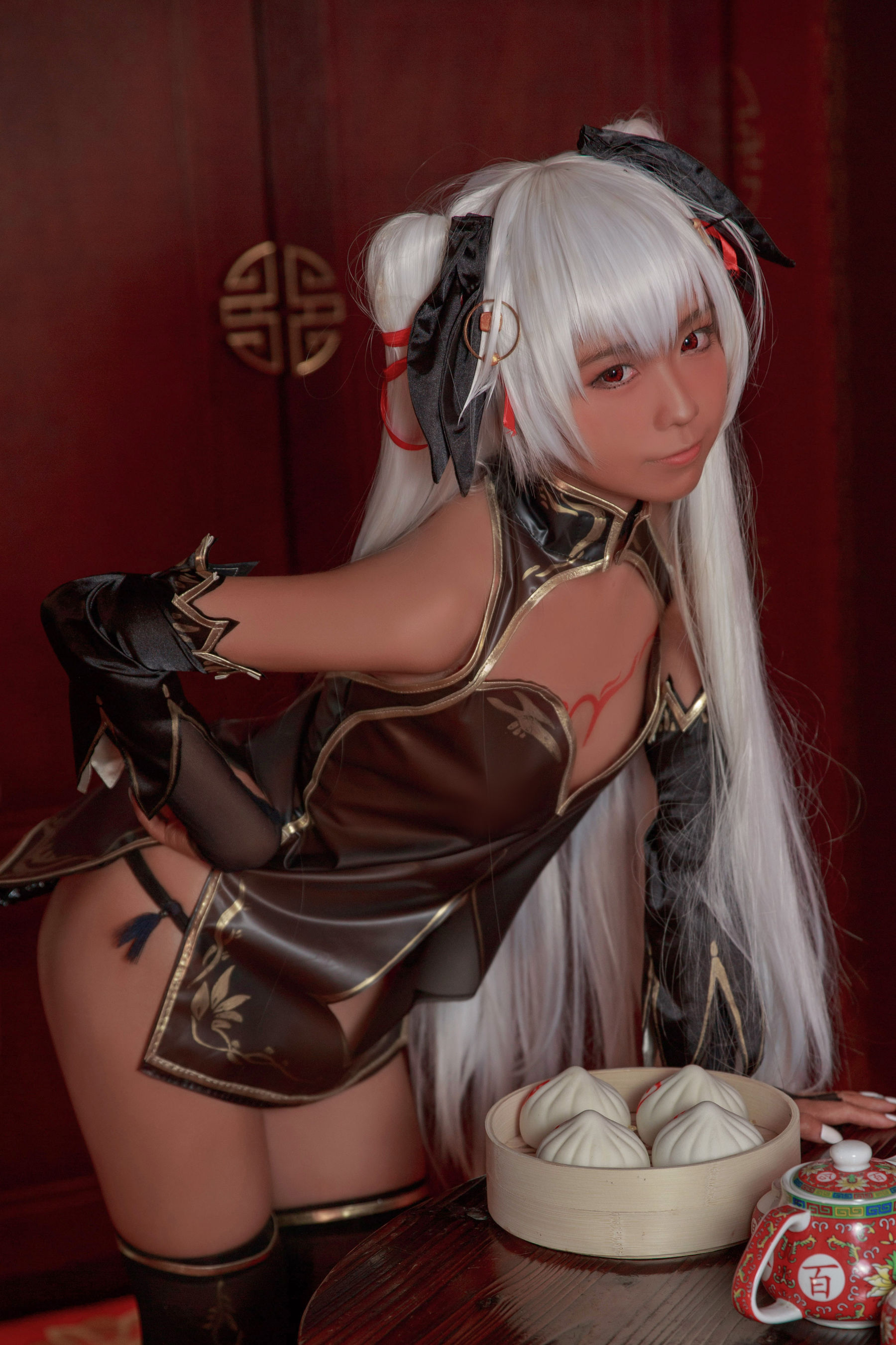 [网红COSER写真] 动漫博主G44不会受伤 – 褐色旗袍娘 套图