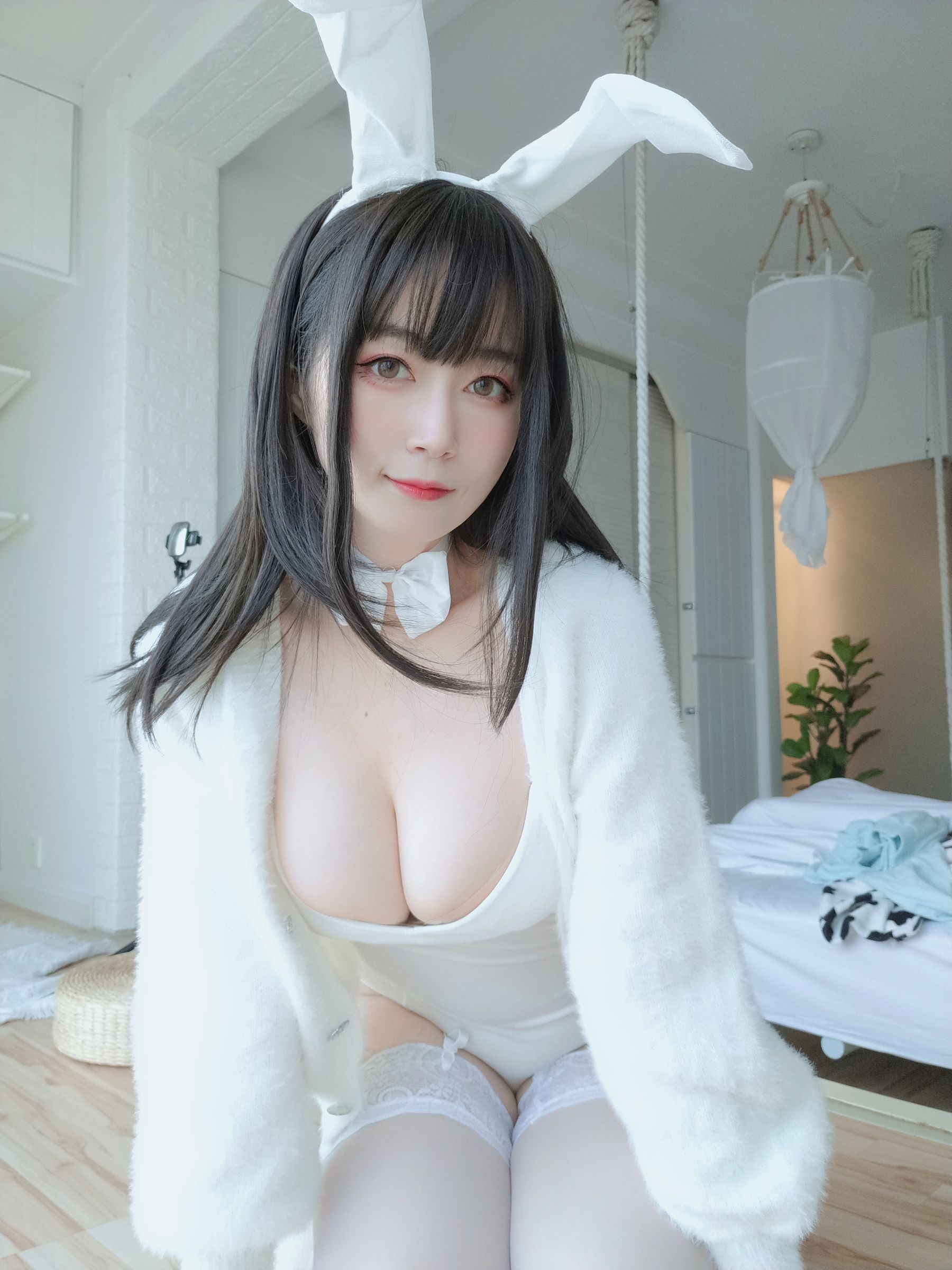 Coser小姐姐白银 - 白丝兔子2